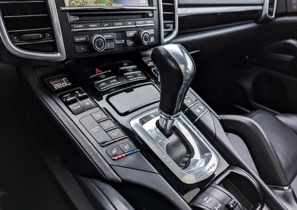 Porsche Cayenne cena 149000 przebieg: 110000, rok produkcji 2017 z Gdynia małe 277
